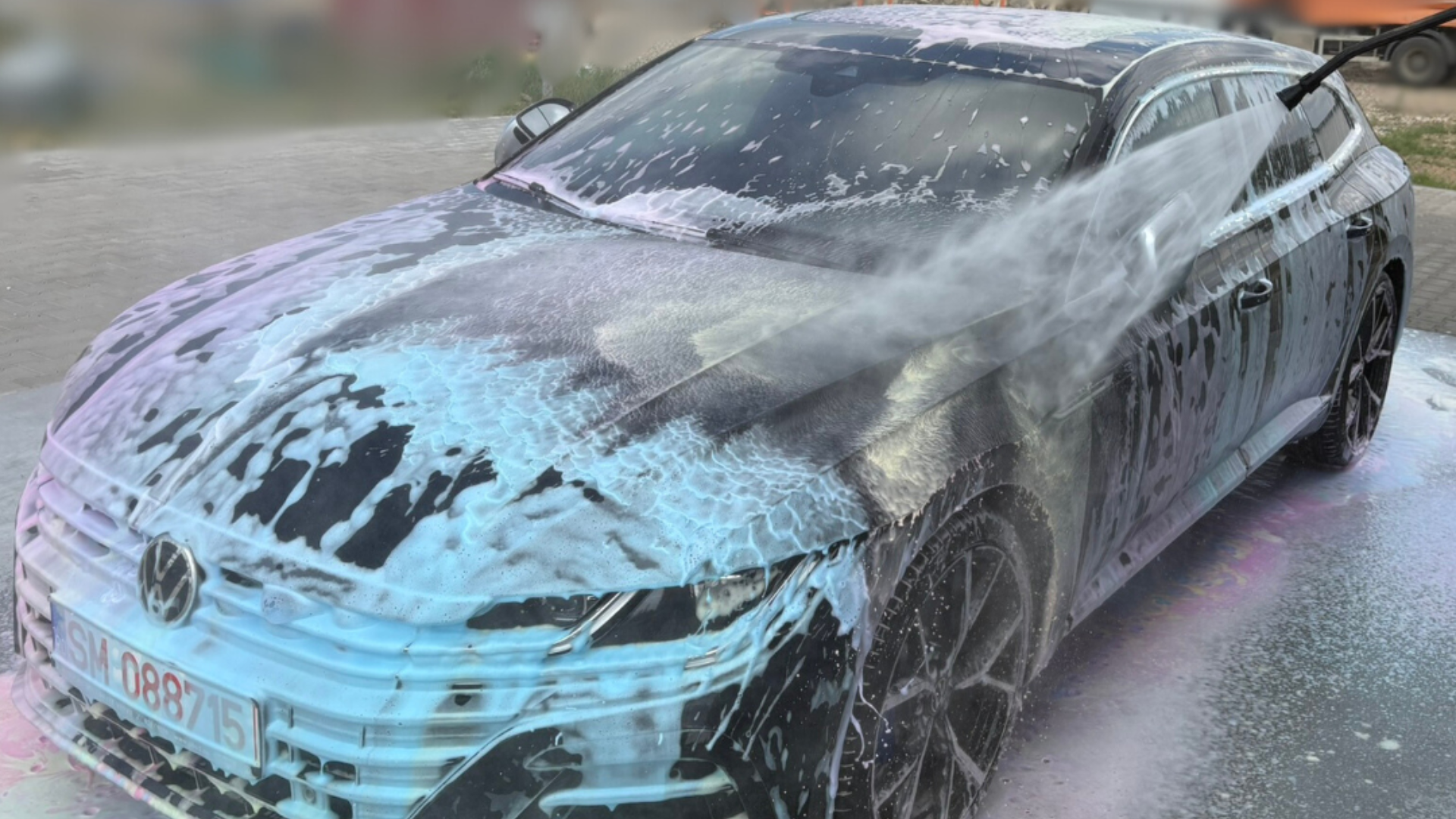 Încarcă clipul video: 